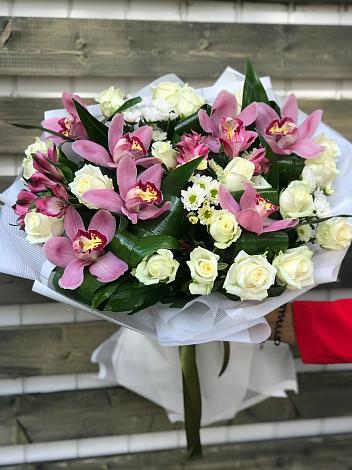 Букет цветов из: Розы и Хризантемы в Лунево
