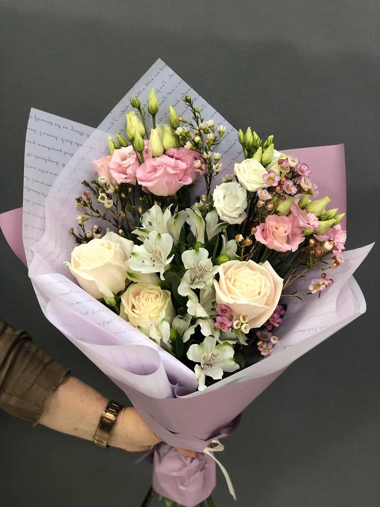 Букет цветов из: Альстромерии, Розы и Лизиантусы в Лунево