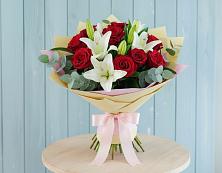 Букет цветов из:  Лилии и Розы в Лунево