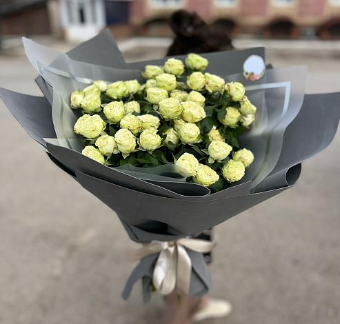 Букет Белые кустовые розы Солинеро в Лунево