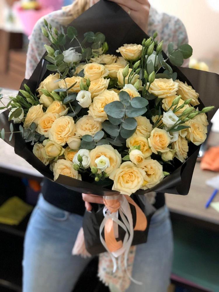 Букет цветов из: Розы и Лизиантусы в Лунево