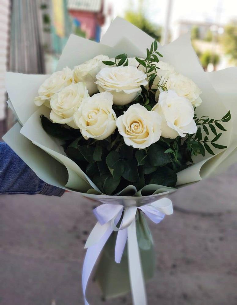 Букет Белые розы Проуд в Лунево