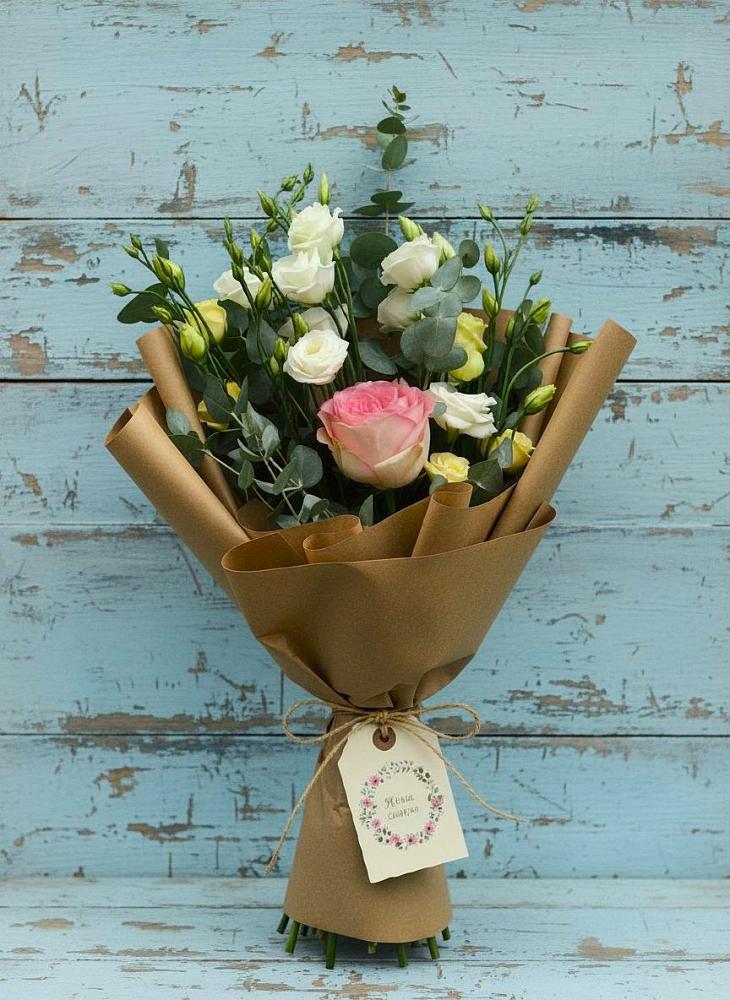 Букет цветов из: Розы и Лизиантусы в Лунево