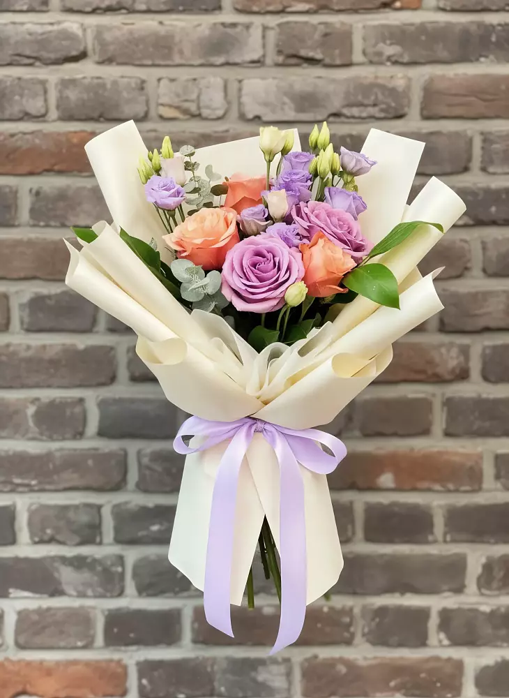 Букет цветов из: Лизиантусы и Розы в Лунево