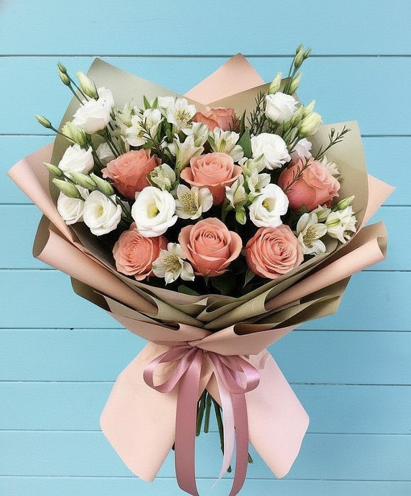 Букет цветов из: Розы, Альстромерии и Лизиантусы в Лунево
