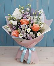 Букет цветов из:  Лизиантусы, Розы, Альстромерии и Гипсофила в Лунево