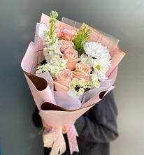 Букет цветов из:  Хризантемы и Розы в Лунево