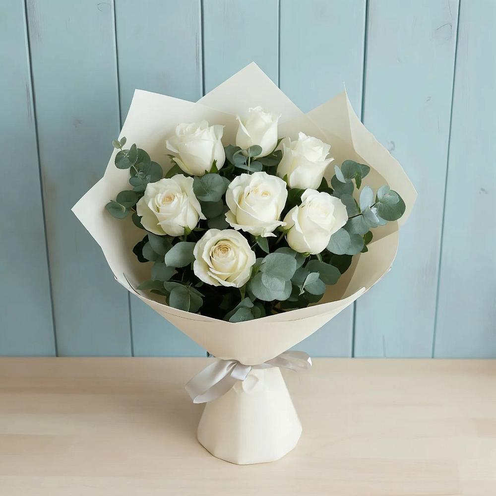 Букет Белые розы в Эвкалипте в Лунево