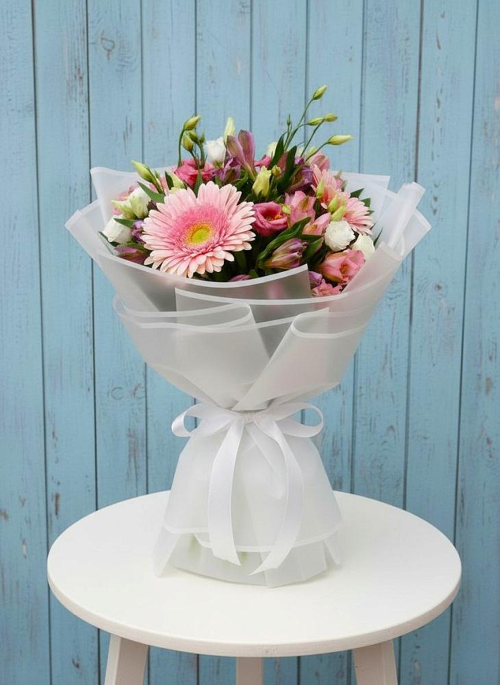 Букет цветов из: Герберы, Альстромерии и Лизиантусы в Лунево