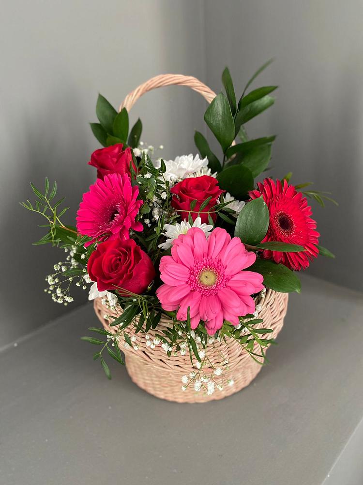 Цветочная композиция из Розы, Хризантемы и Герберы в корзине в Лунево