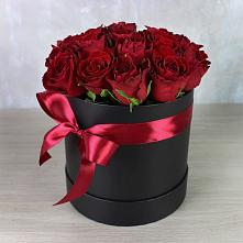 Цветочная композиция из Розы в шляпной коробке в Лунево