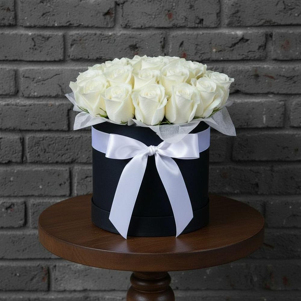 Цветочная композиция из Розы в шляпной коробке в Лунево